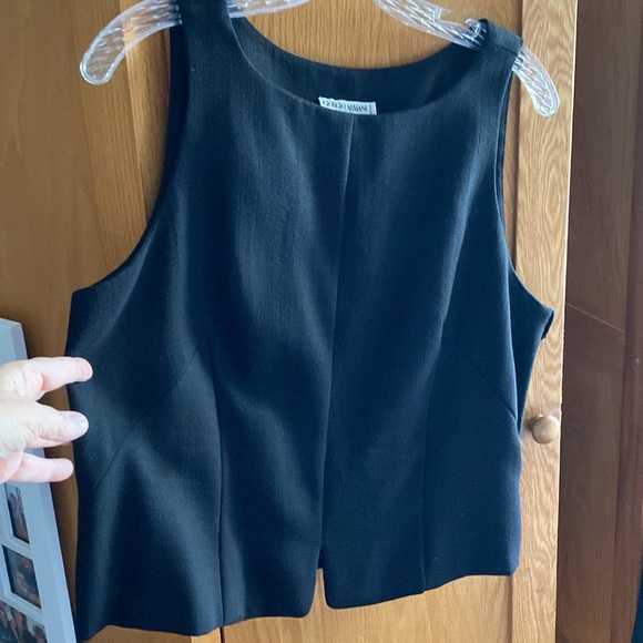 Giorgio Armani 3 piece suit. Jacket, sleeveless top, pants, size 14. - Picture 4 of 15